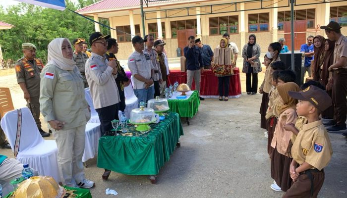 Bupati Konsel Resmikan Sekolah dan Bagikan Bantuan Untuk Pelajar di Mowila