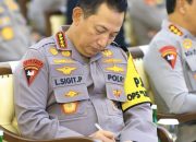 Kapolri Sibuk Mencatat Masukan hingga Kritik Pedas saat Rilis Akhir Tahun 2023