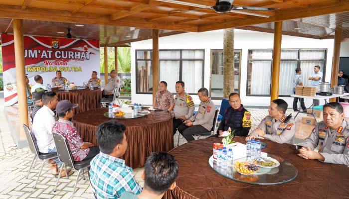 Jumat Curhat Bersama Polda Sultra di Desa Opaasi, Masyarakat Keluhkan Masalah Minuman Keras dan Pencurian Ternak