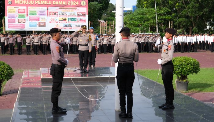 Upacara Bulanan Polda Sultra, Ini Penekanan Irjen Pol Drs. Teguh Pristiwanto Kepada Personel