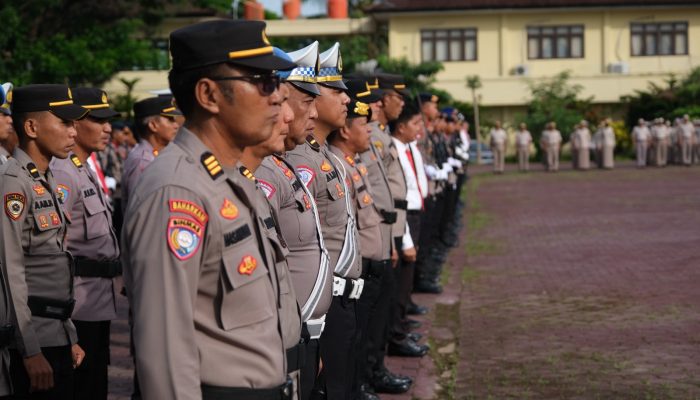 Upacara Bulanan Polda Sultra, Ini Penekanan Irjen Pol Drs. Teguh Pristiwanto Kepada Personel