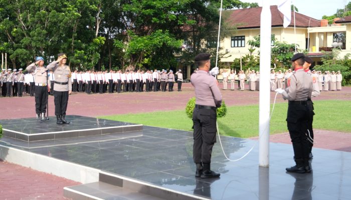 Upacara Bulanan Polda Sultra, Ini Penekanan Irjen Pol Drs. Teguh Pristiwanto Kepada Personel