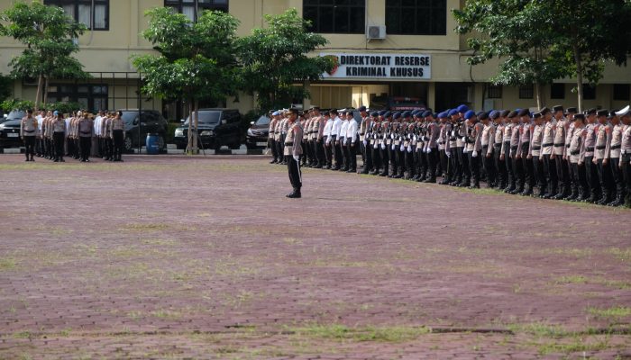 Upacara Bulanan Polda Sultra, Ini Penekanan Irjen Pol Drs. Teguh Pristiwanto Kepada Personel