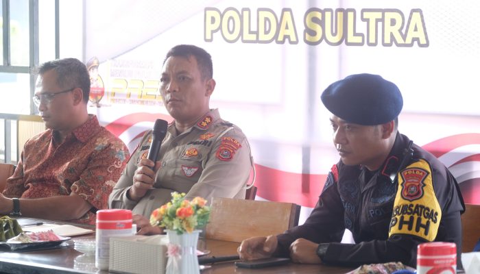 Jumat Curhat, Wadirlantas Polda Sultra AKBP Yulianto Mendengarkan Keluhan dan Saran Warga