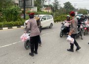 Pembagian Takjil Satker Ditkrimum Polda Sultra: Wujud Humanis Kepolisian Mendekatkan Diri kepada Masyarakat