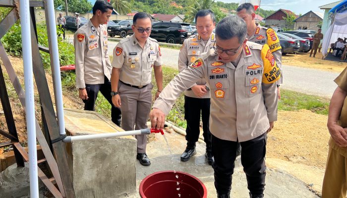 Kapolda Sultra Resmikan Sumur Bor dan Bagikan Bibit Lobster dalam Bakti Sosial Peringatan HUT ke-53 Korpri