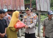Kapolres Kolaka Utara Salurkan Bantuan untuk Korban Angin Puting Beliung di Desa Sapoiha